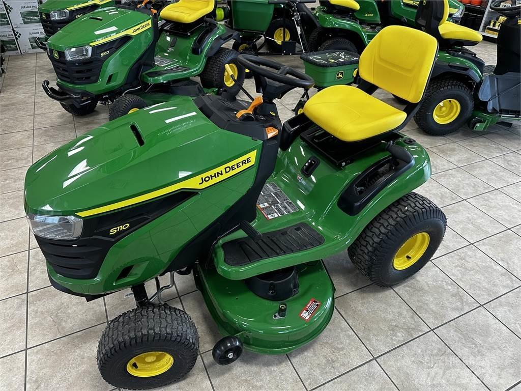John Deere S110 Päältäajettavat ruohonleikkurit