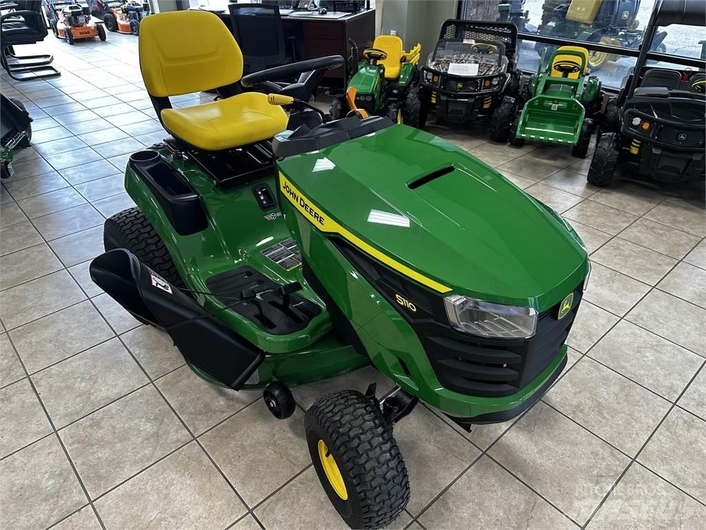 John Deere S110 Päältäajettavat ruohonleikkurit