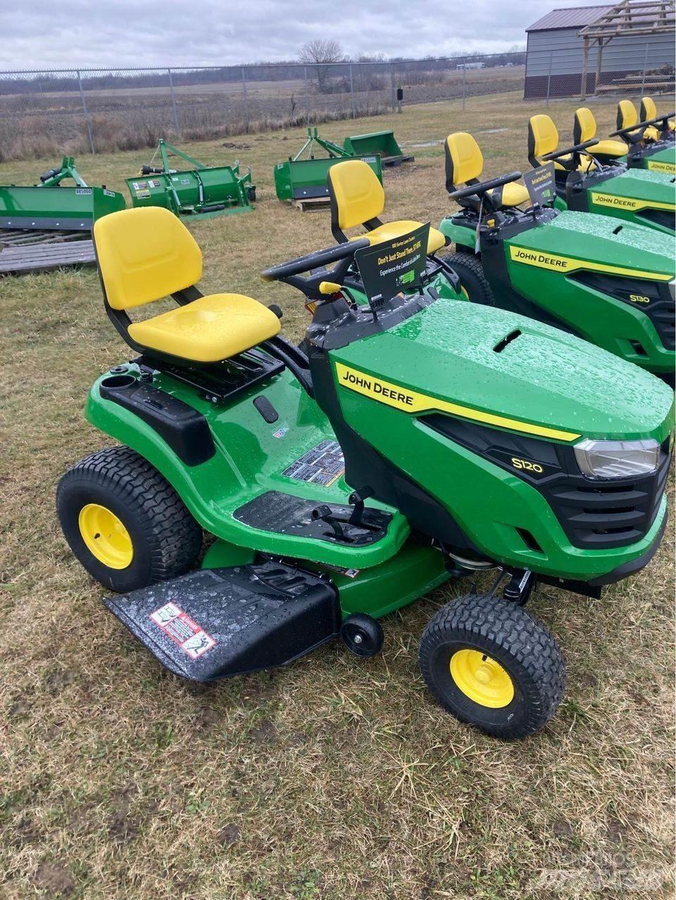 John Deere s120 Päältäajettavat ruohonleikkurit