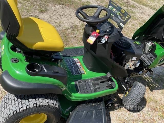 John Deere S130 Päältäajettavat ruohonleikkurit