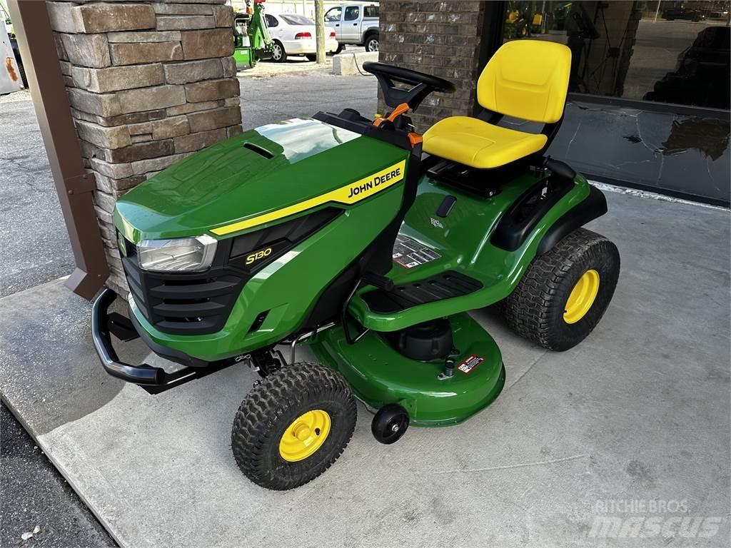John Deere S130 Päältäajettavat ruohonleikkurit