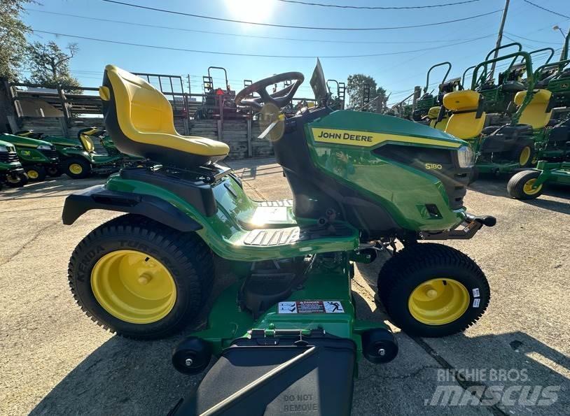 John Deere S180 Taajamatraktorit