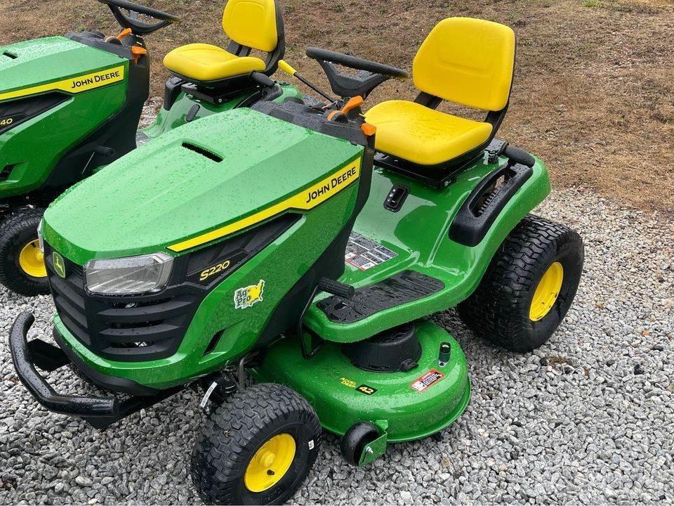 John Deere S220 Taajamatraktorit
