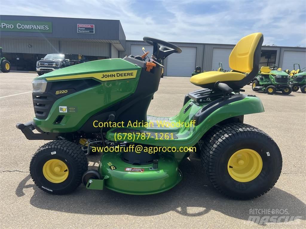 John Deere S220 Päältäajettavat ruohonleikkurit