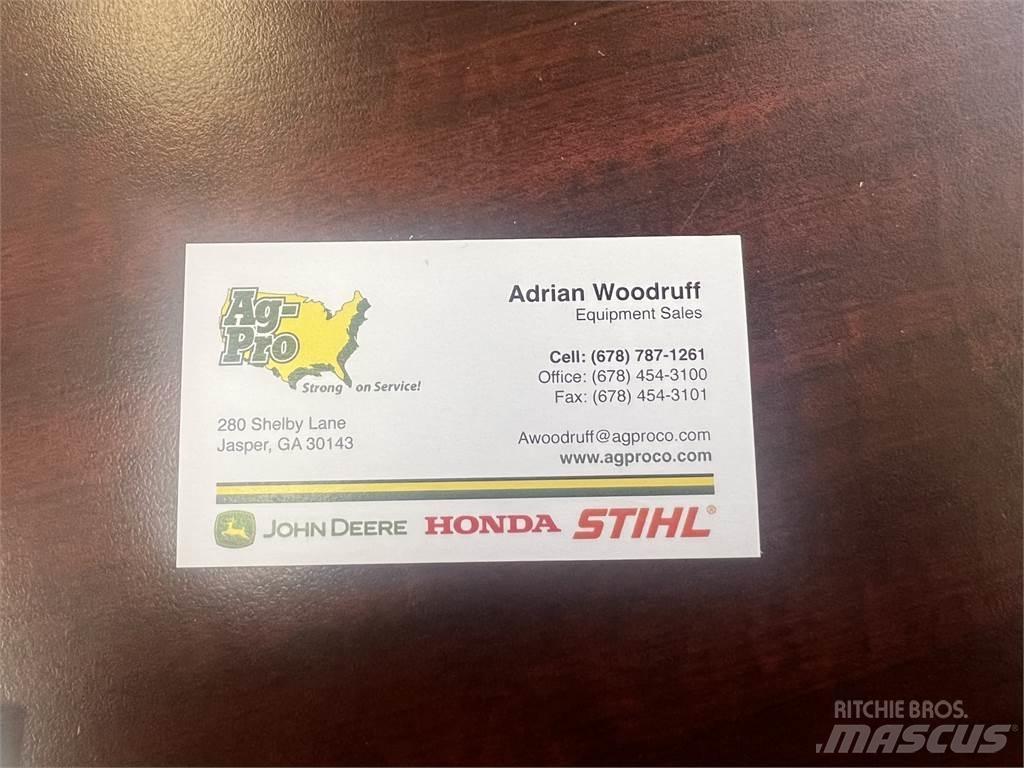 John Deere S220 Päältäajettavat ruohonleikkurit