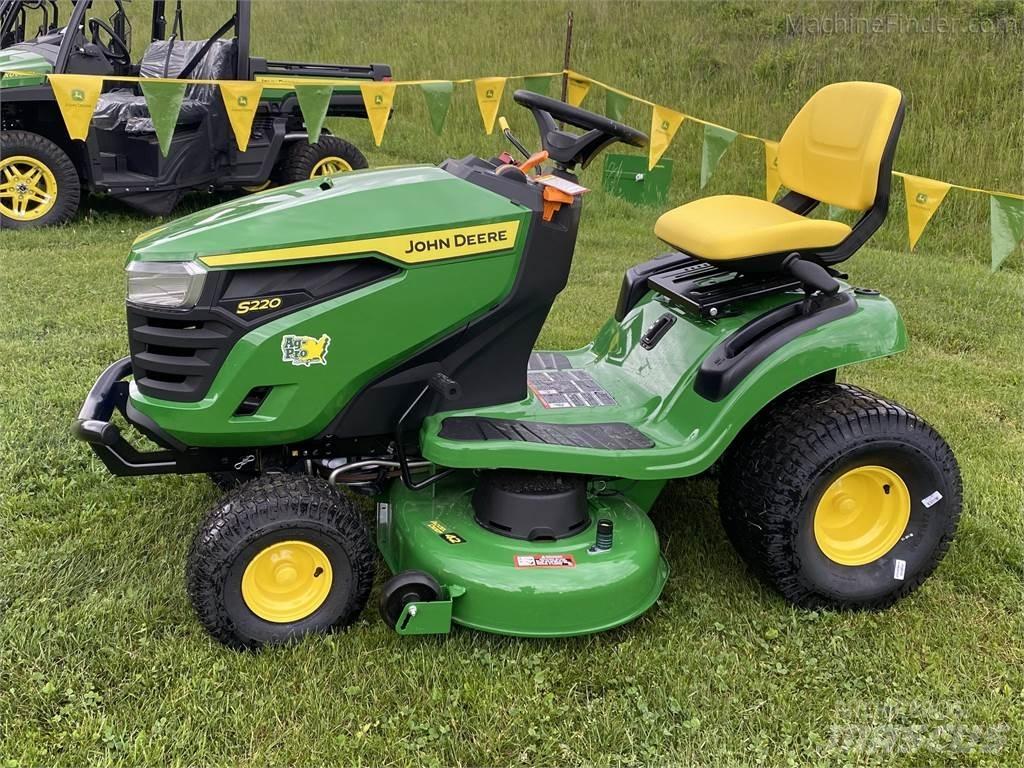 John Deere S220 Päältäajettavat ruohonleikkurit