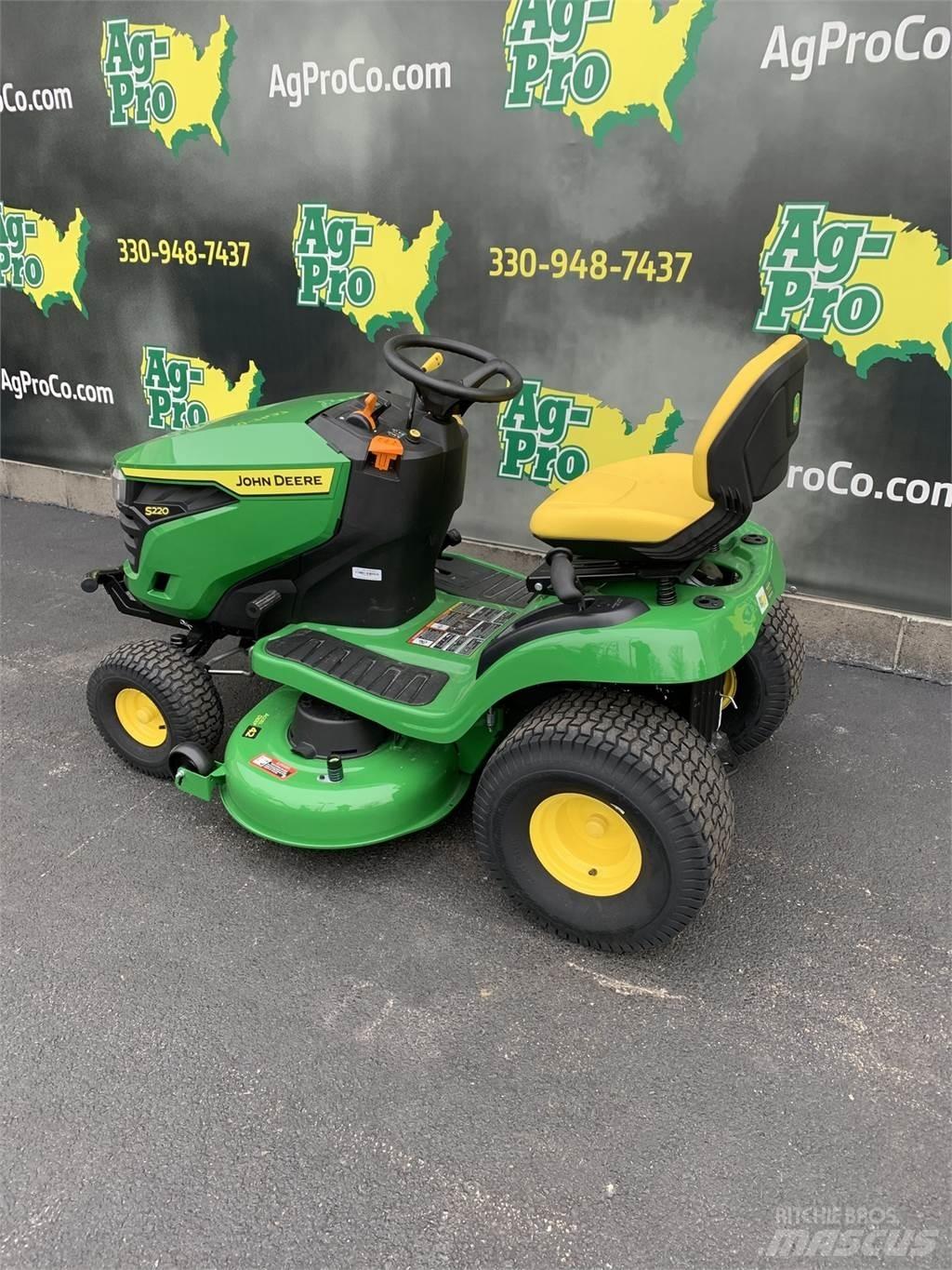 John Deere S220 Päältäajettavat ruohonleikkurit