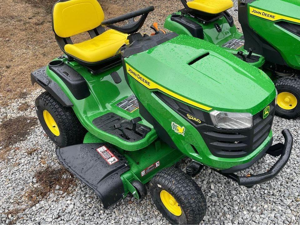 John Deere S240 Taajamatraktorit