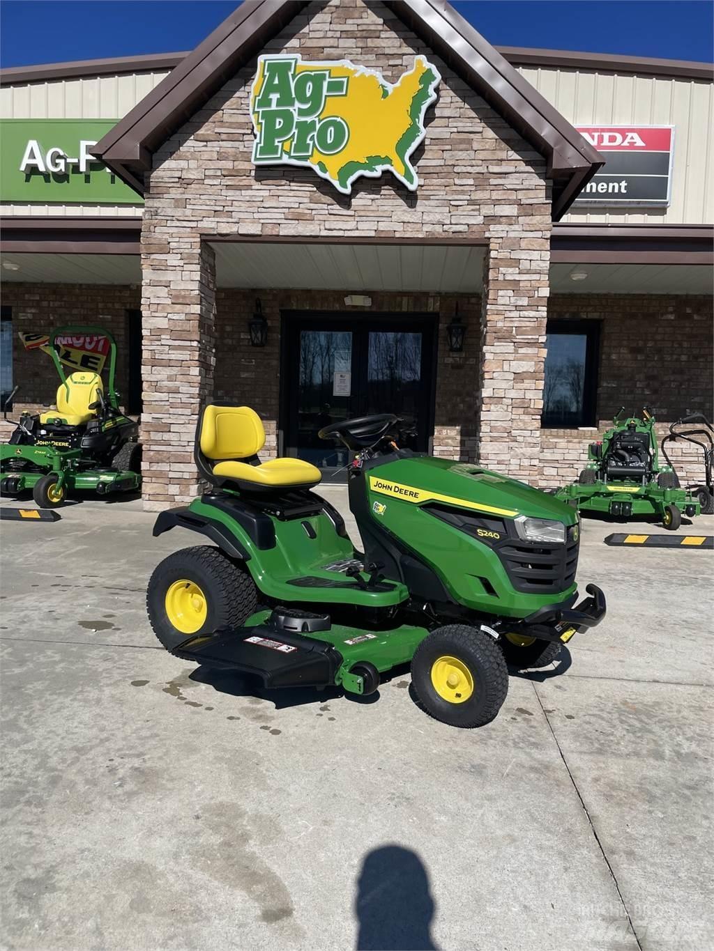 John Deere S240 Taajamatraktorit