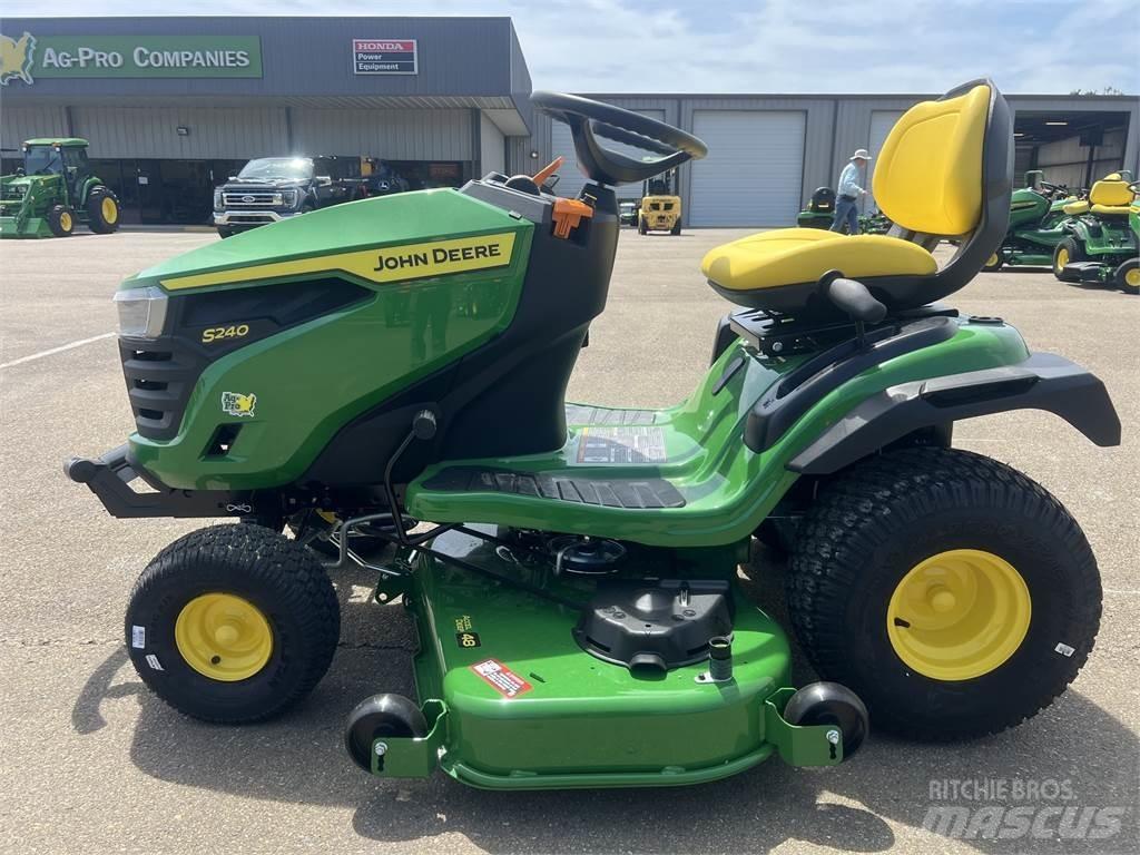 John Deere S240 Taajamatraktorit