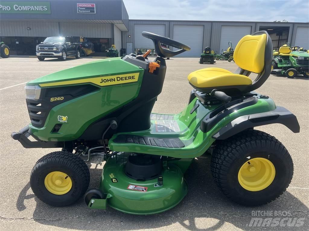 John Deere S240 Taajamatraktorit