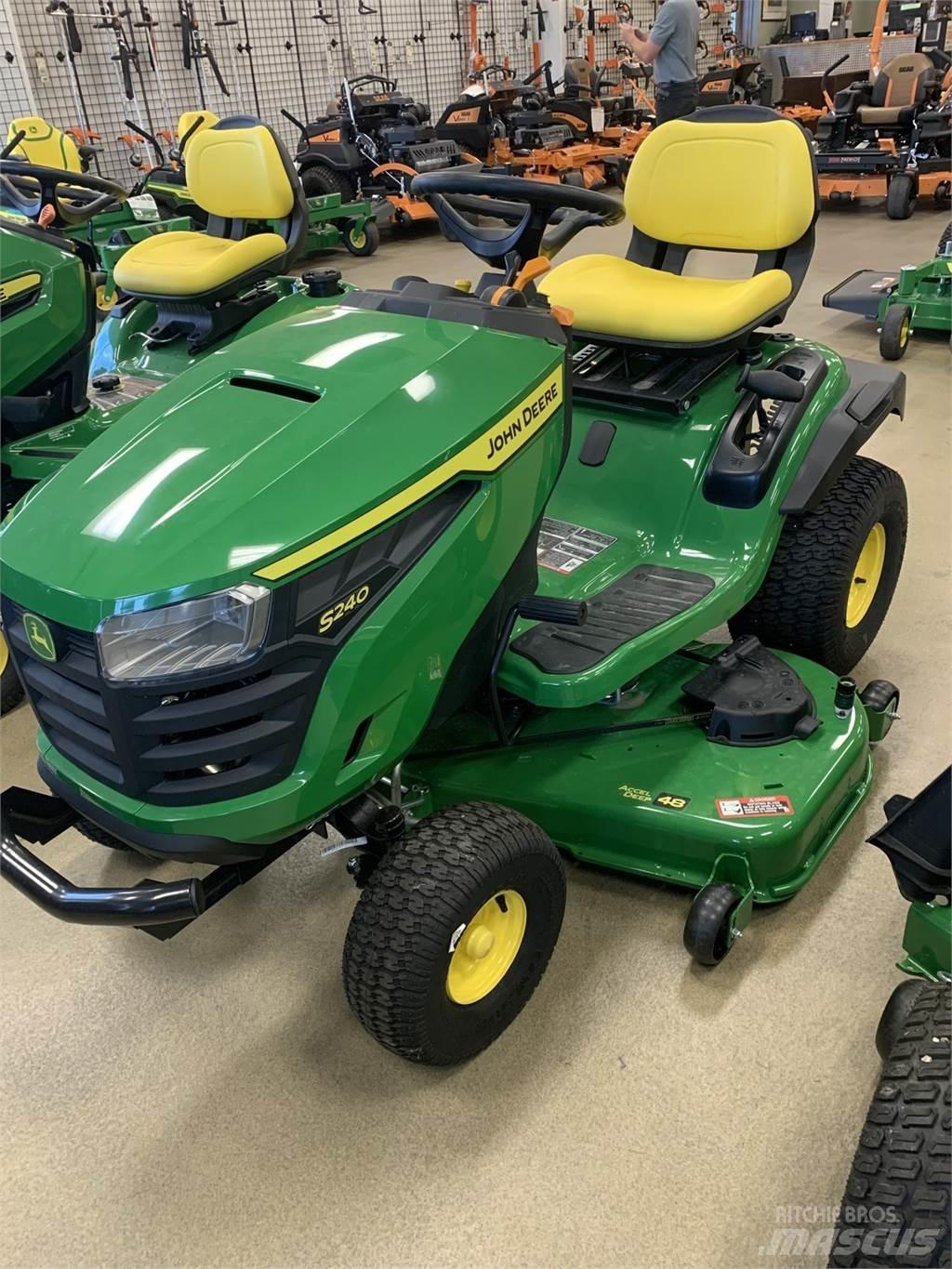 John Deere S240 Taajamatraktorit