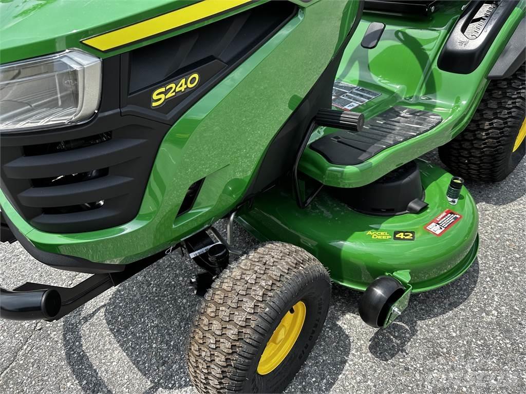 John Deere S240 Taajamatraktorit