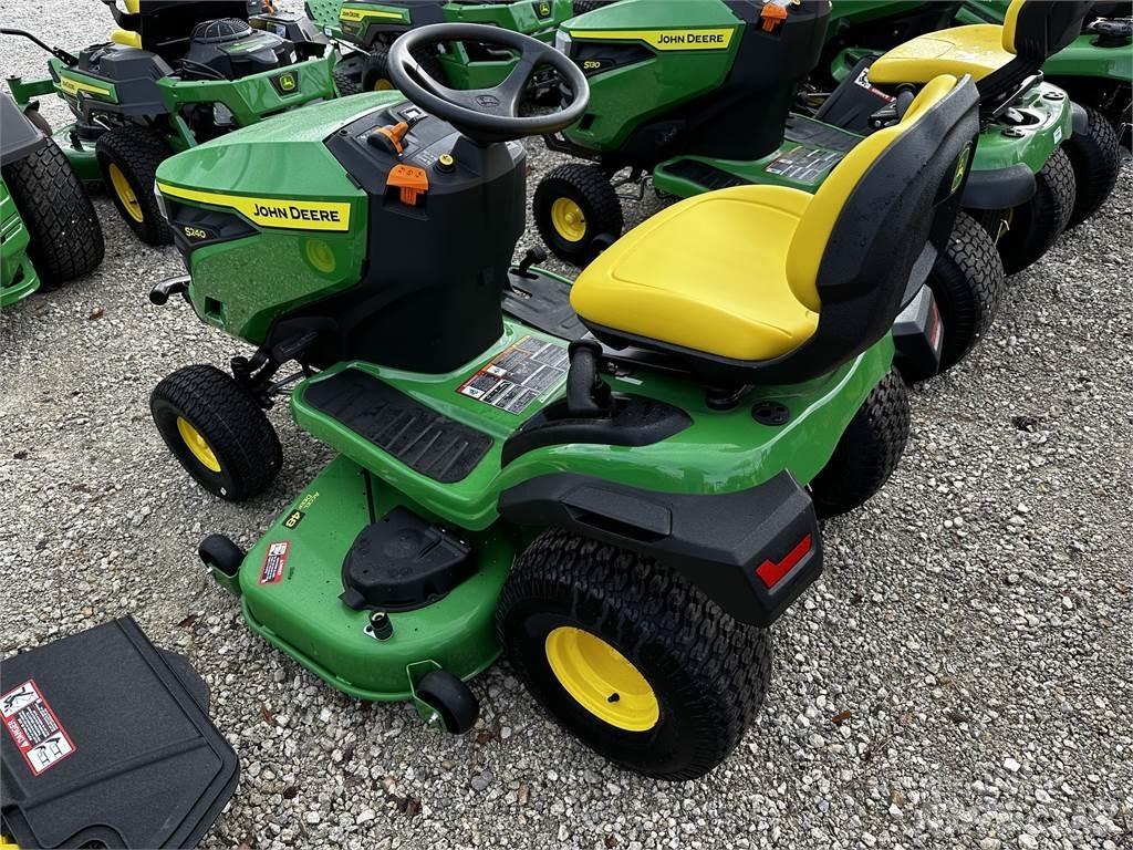 John Deere S240 Taajamatraktorit