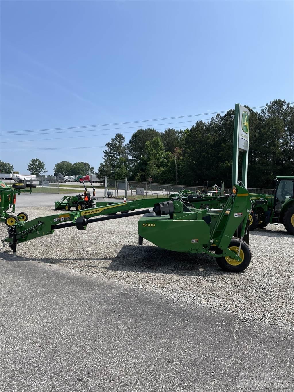 John Deere S300 Niittomurskaimet