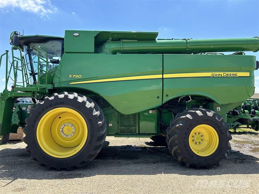 John Deere S790 Leikkuupuimurit