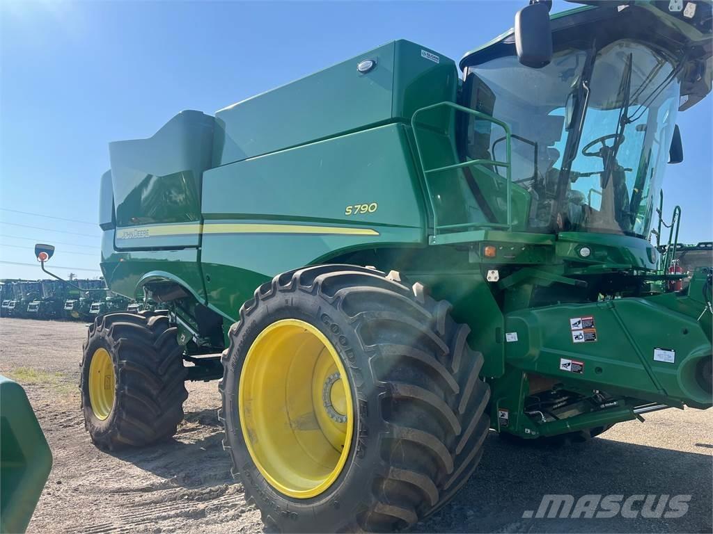 John Deere S790 Leikkuupuimurit