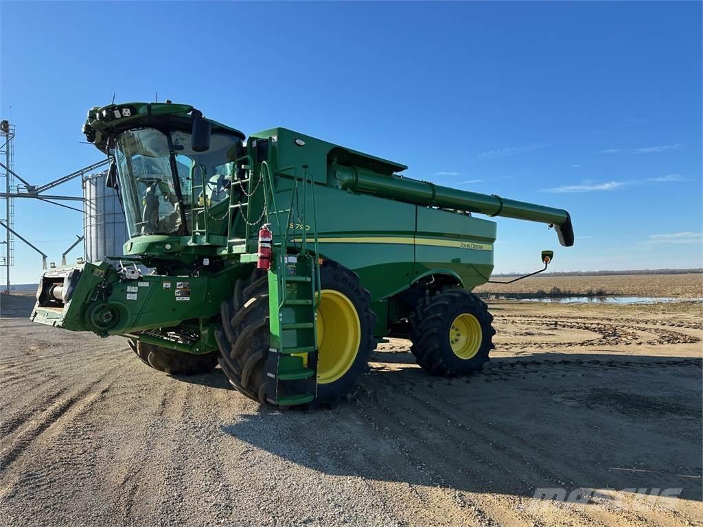 John Deere S790 Leikkuupuimurit