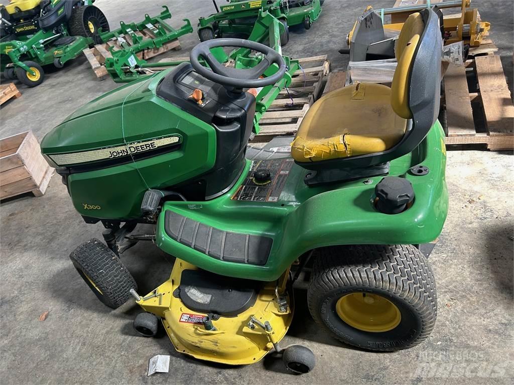 John Deere X300 Päältäajettavat ruohonleikkurit