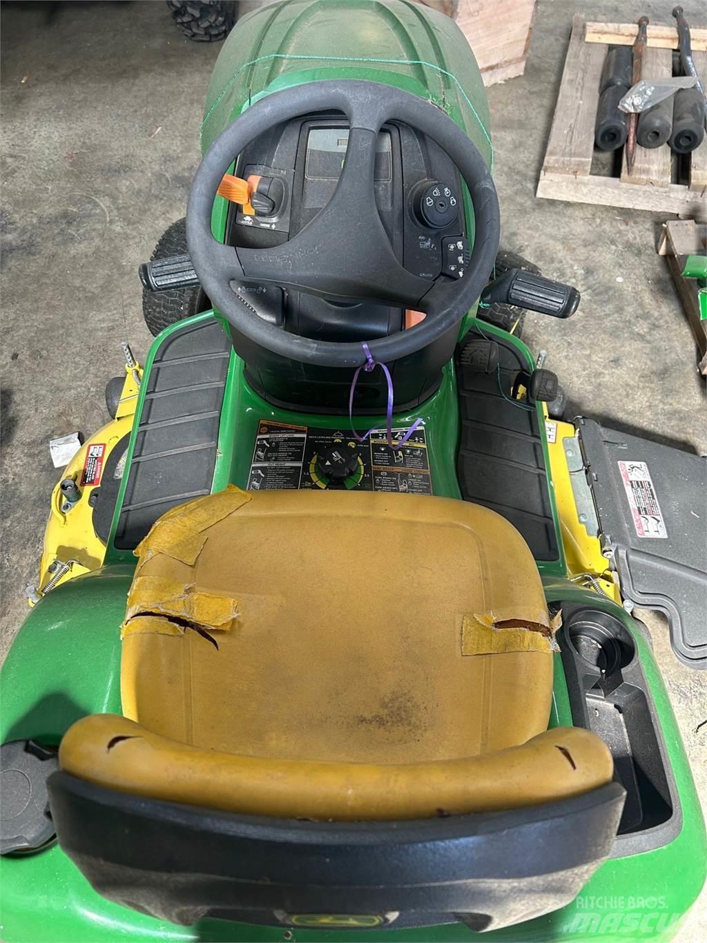 John Deere X300 Päältäajettavat ruohonleikkurit