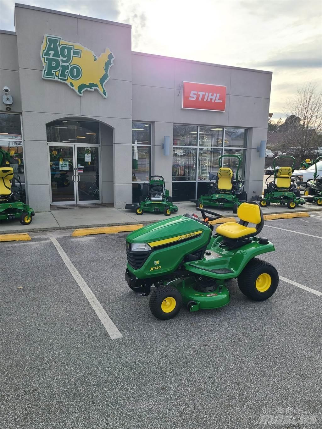 John Deere X330 Taajamatraktorit