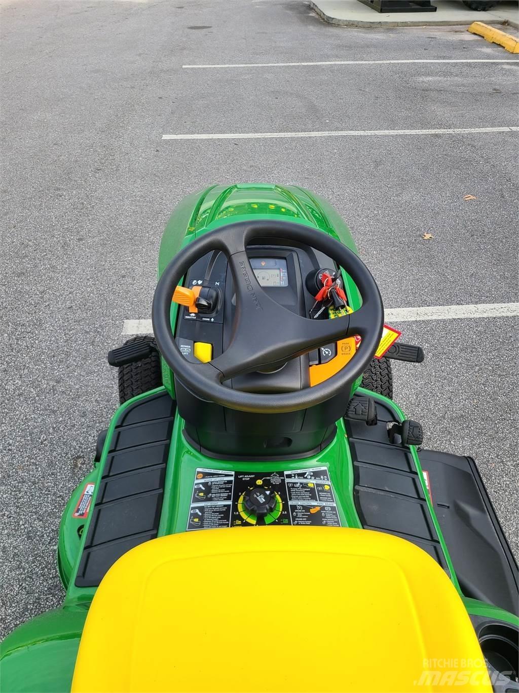 John Deere X330 Taajamatraktorit