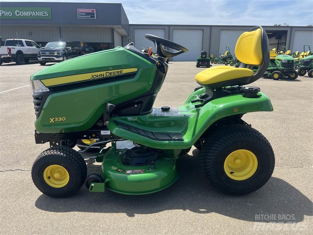 John Deere X330 Taajamatraktorit