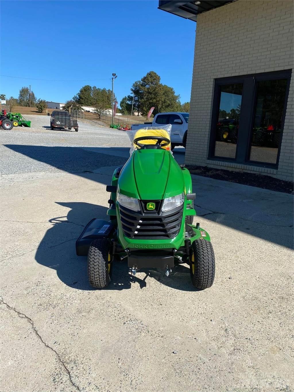 John Deere X330 Taajamatraktorit