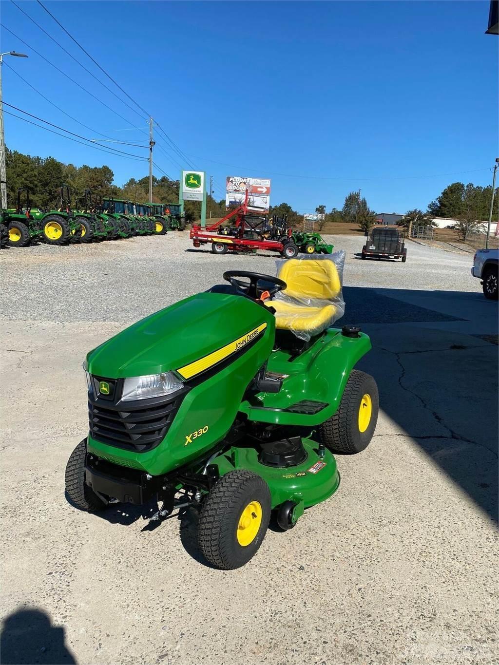 John Deere X330 Taajamatraktorit