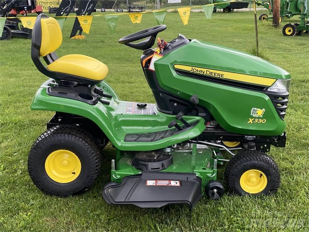 John Deere X330 Taajamatraktorit
