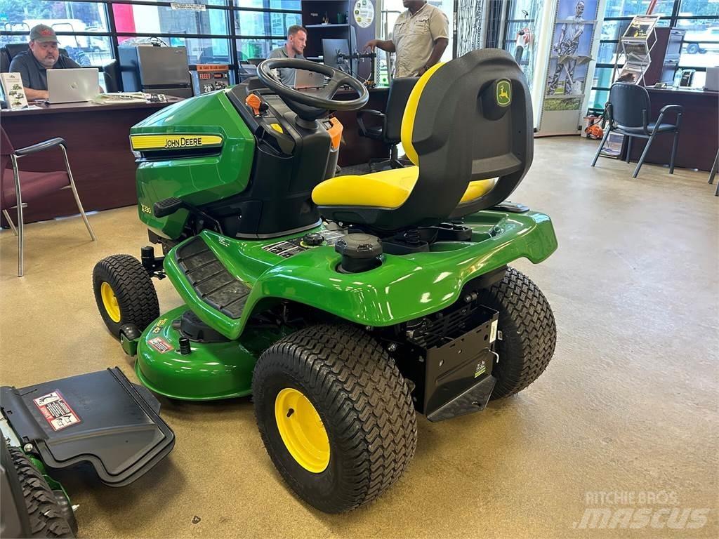 John Deere X330 Taajamatraktorit