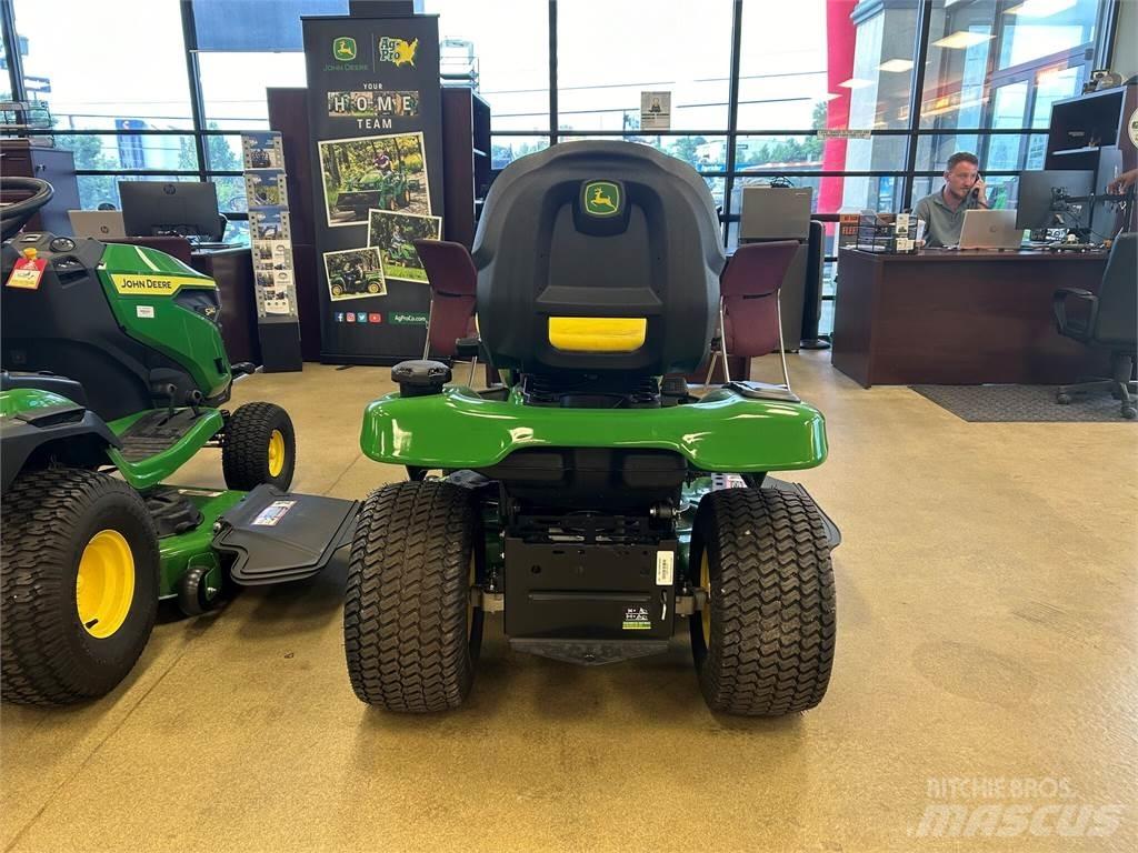 John Deere X330 Taajamatraktorit