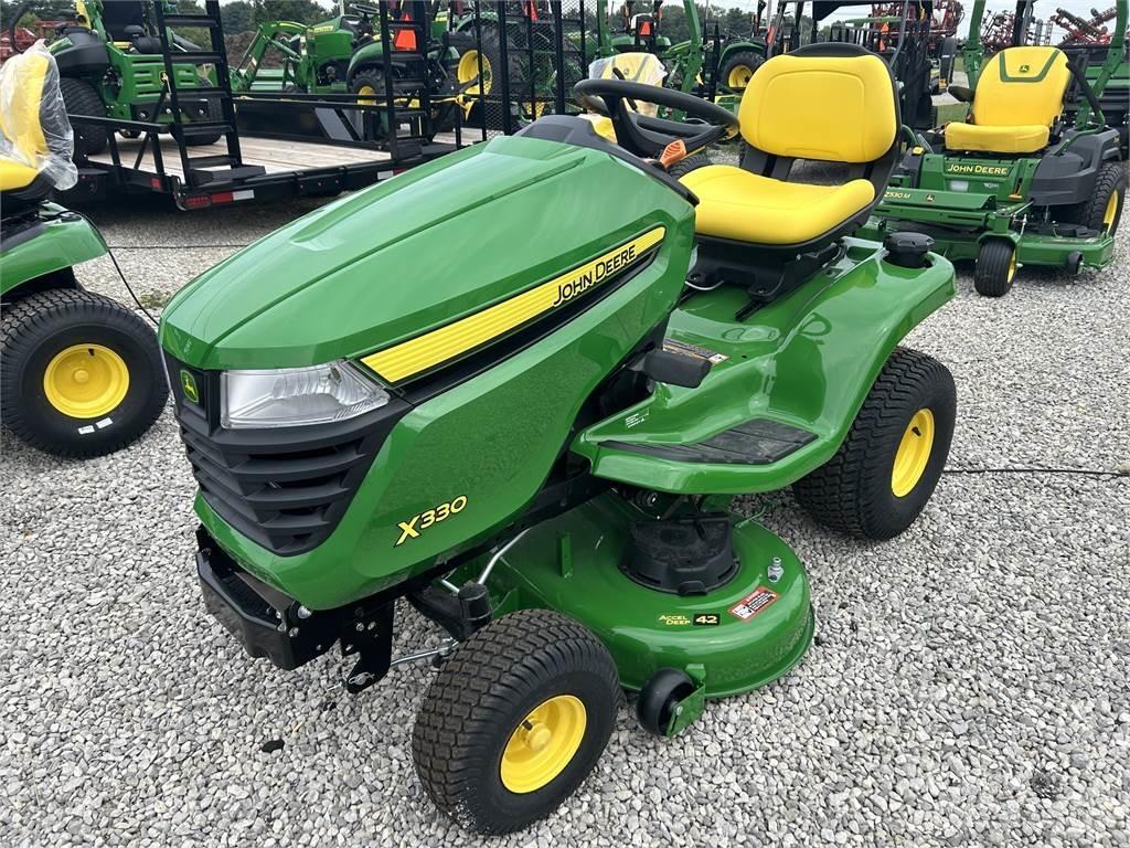 John Deere X330 Taajamatraktorit