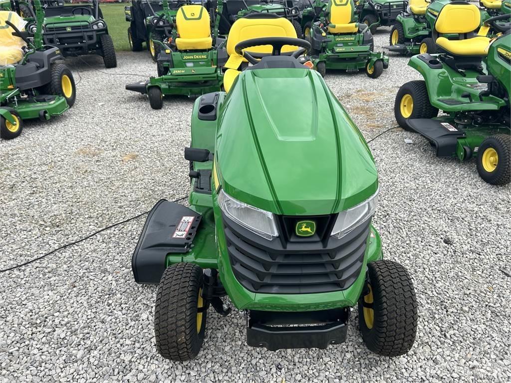John Deere X330 Taajamatraktorit