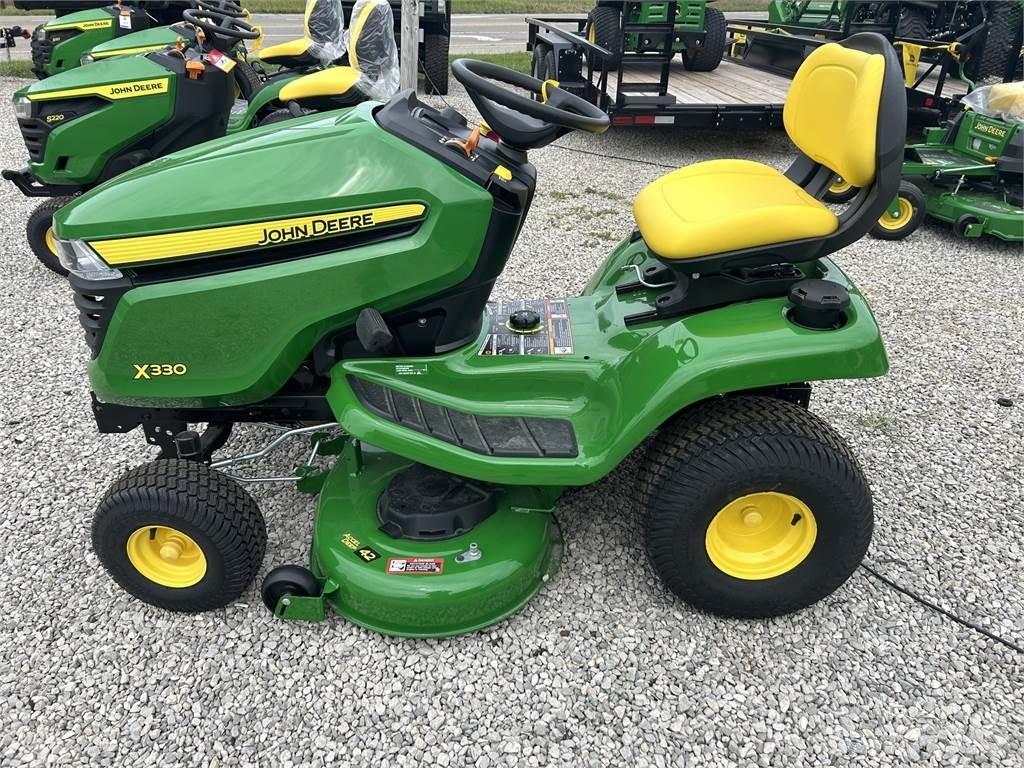 John Deere X330 Taajamatraktorit