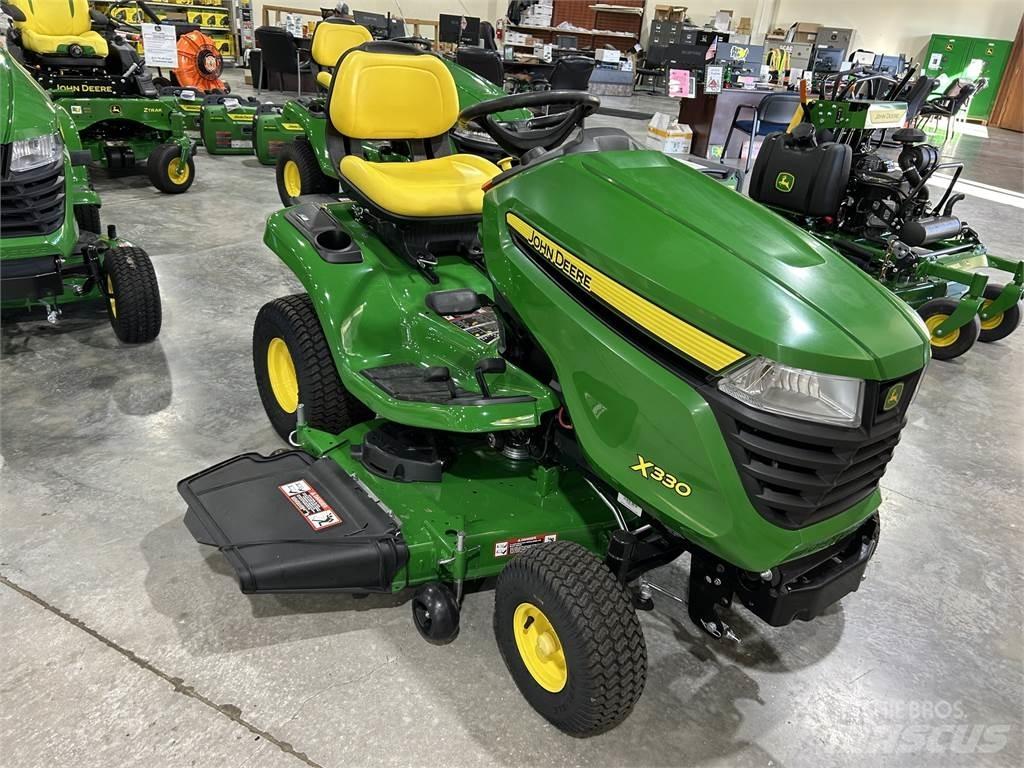 John Deere X330 Taajamatraktorit