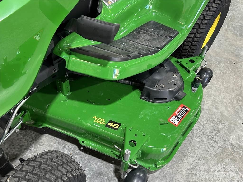 John Deere X330 Taajamatraktorit