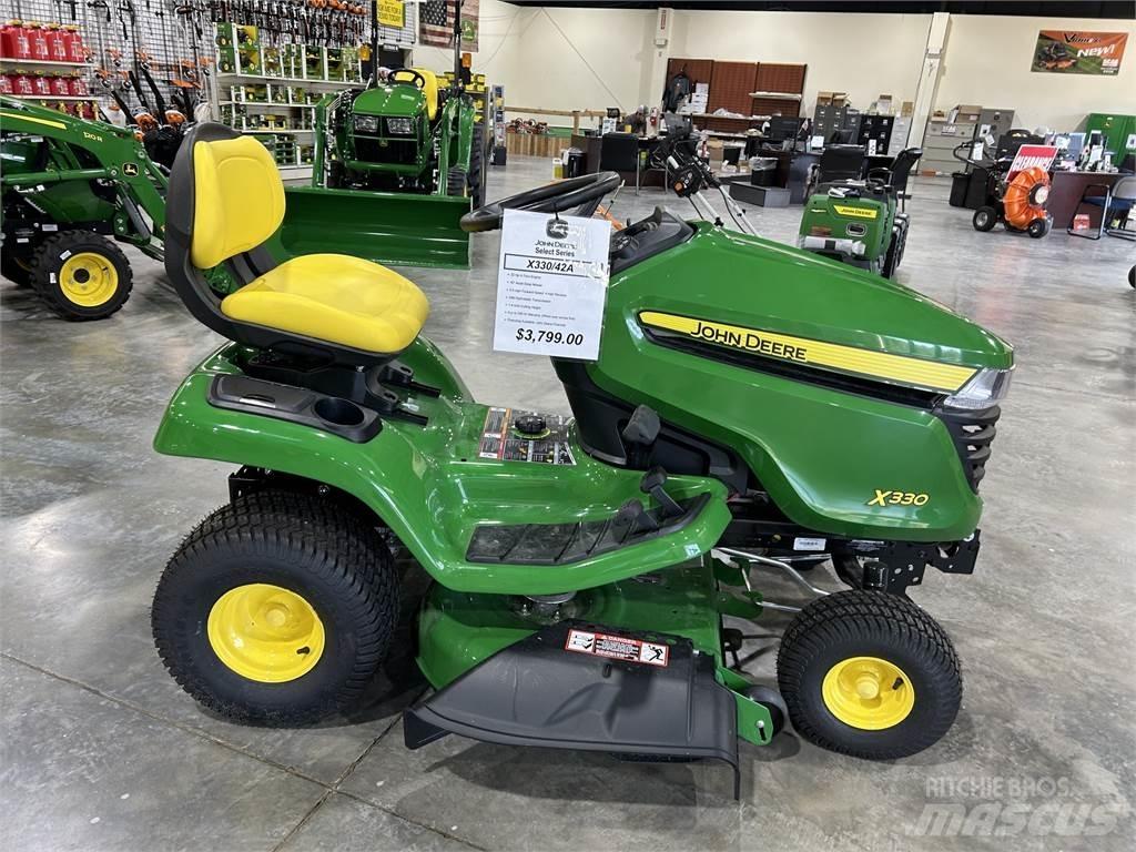 John Deere X330 Taajamatraktorit