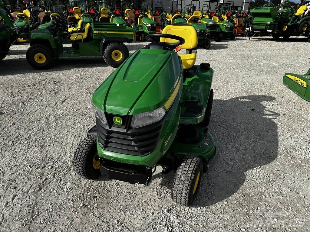 John Deere X330 Taajamatraktorit