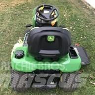 John Deere X330 Taajamatraktorit