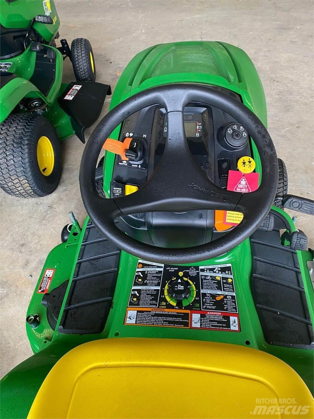John Deere X330 Taajamatraktorit