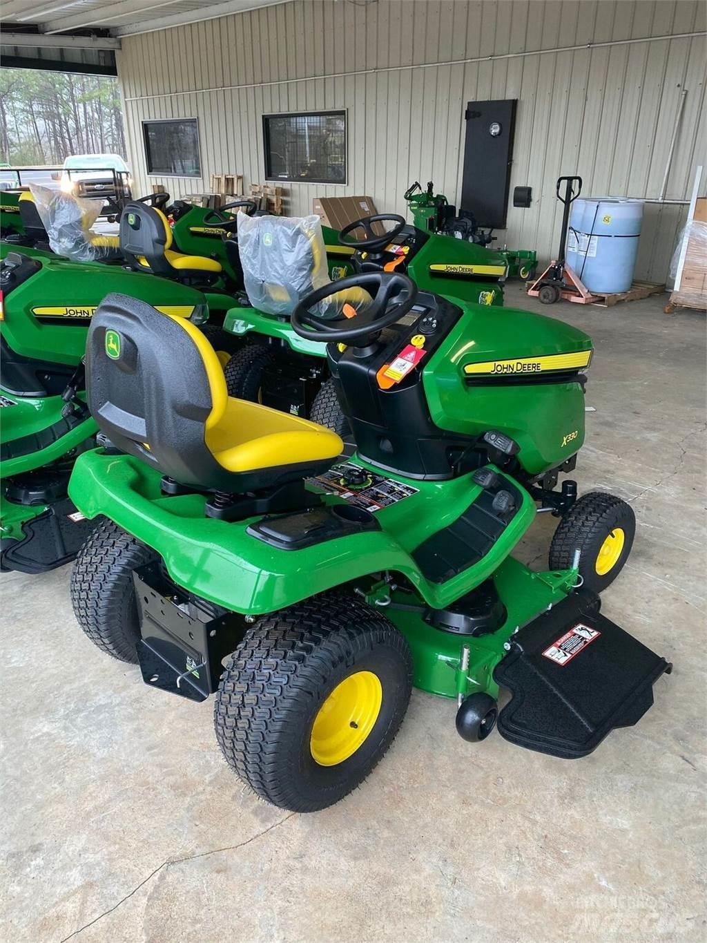 John Deere X330 Taajamatraktorit