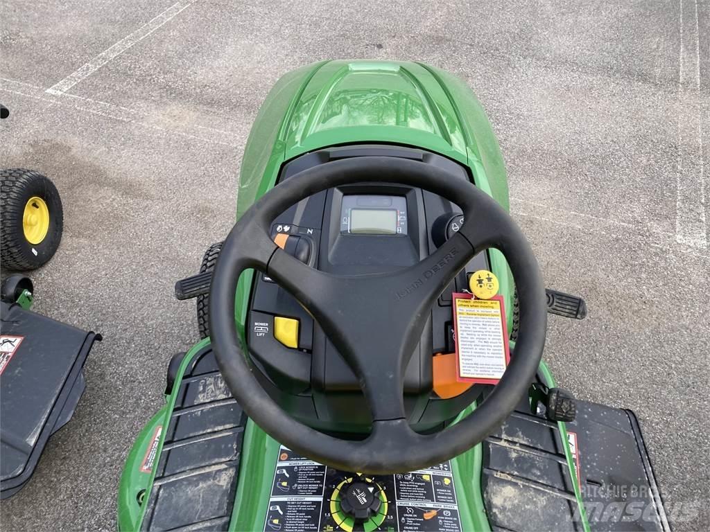John Deere X330 Taajamatraktorit