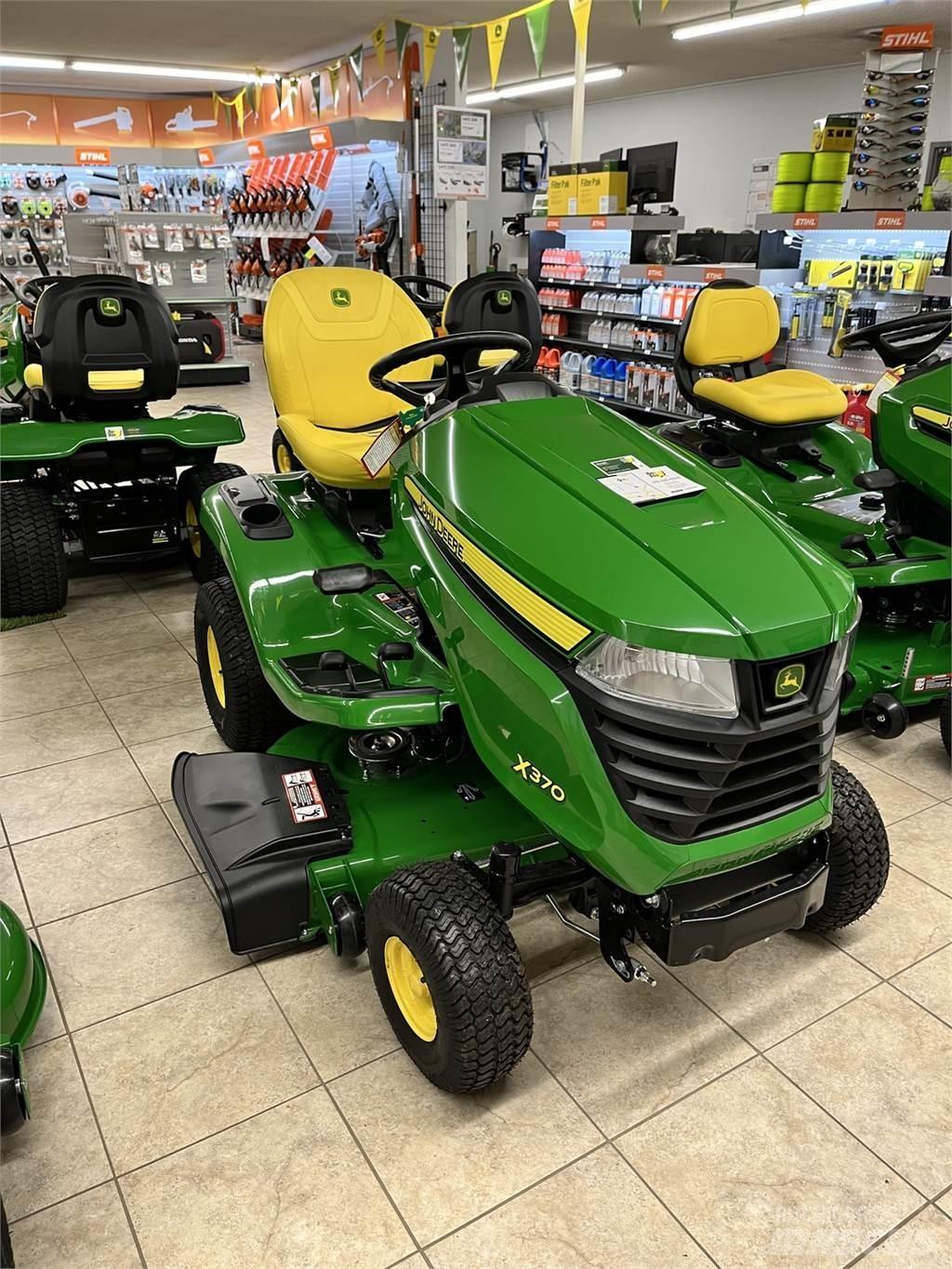 John Deere X370 Taajamatraktorit