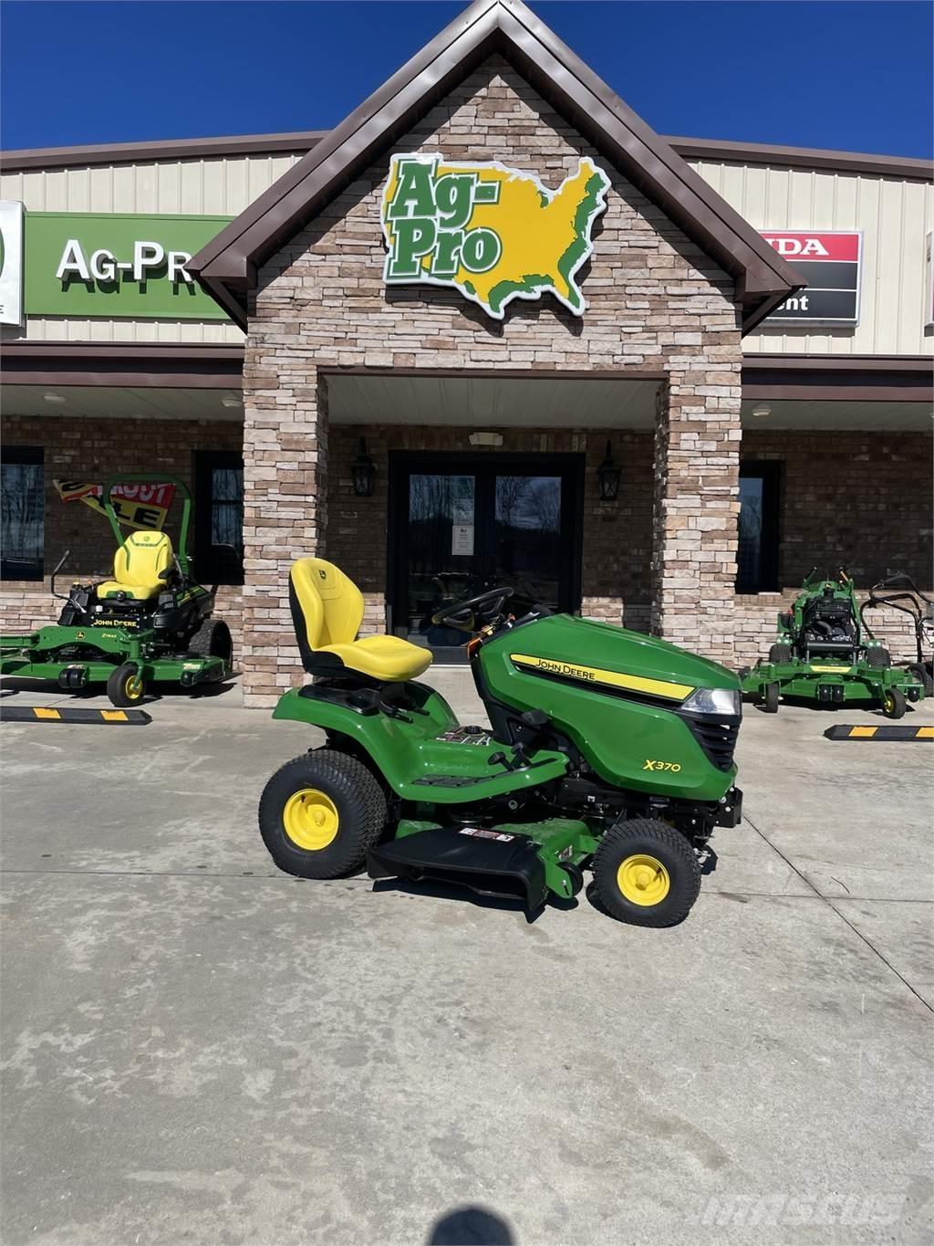 John Deere X370 Taajamatraktorit