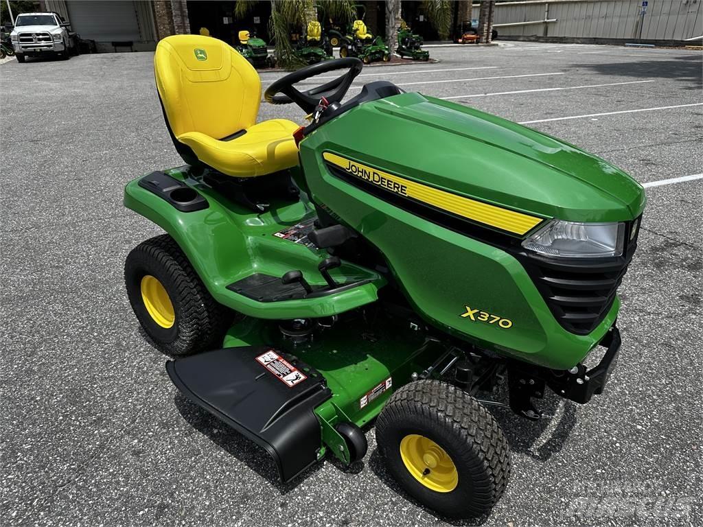 John Deere X370 Taajamatraktorit
