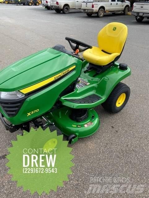 John Deere X370 Taajamatraktorit