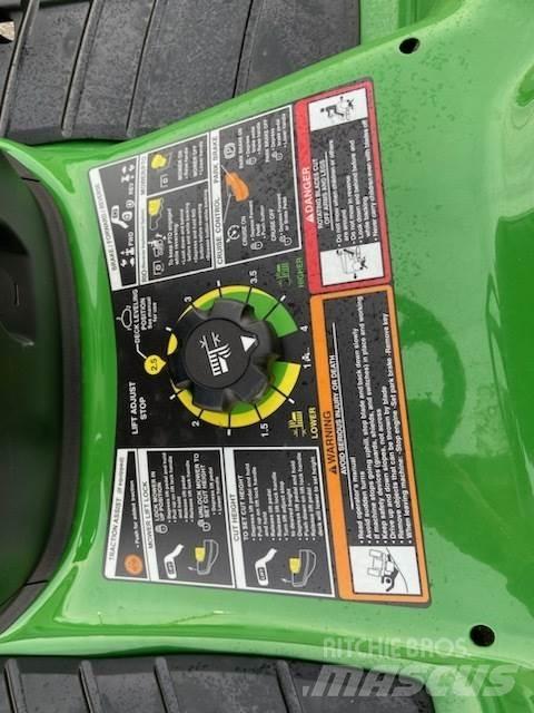 John Deere X380 Taajamatraktorit