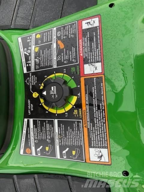 John Deere X380 Taajamatraktorit