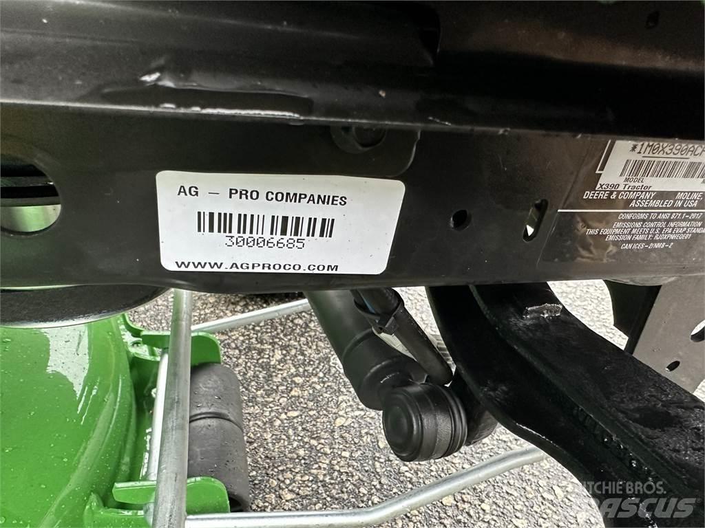 John Deere X390 Taajamatraktorit